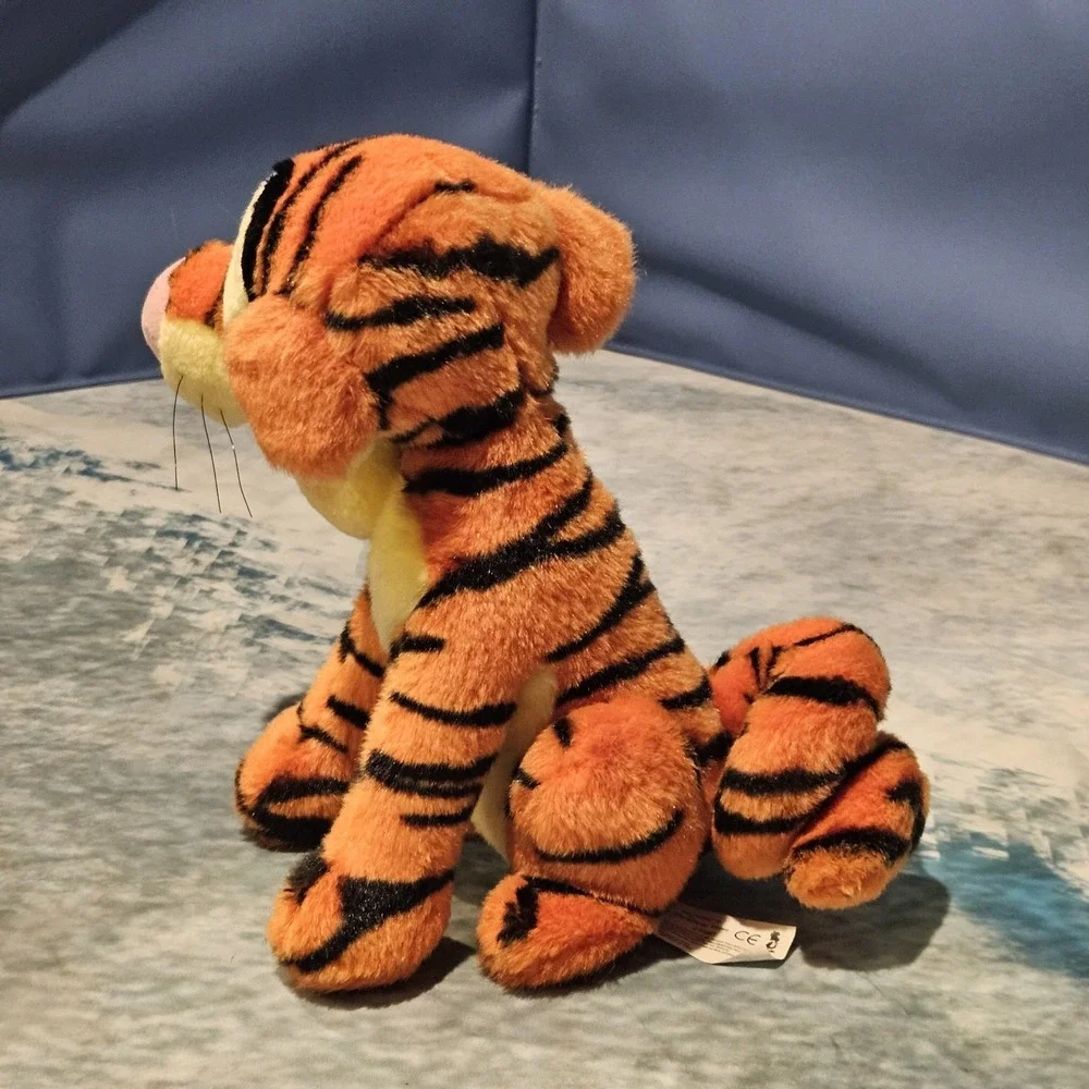 Vintage‎ Disneyland Explorer Winnie the Pooh Classic Tigger Plush Lot of 2